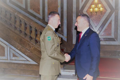 Ignacio Rubio con el Teniente General Fernando Aznar Ladrón de Guevara en la Recepción en la intendencia general del ejército por el Día de las FAS