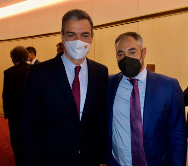 Ignacio Rubio con el presidente Pedro Sánchez en el acto del Liceo