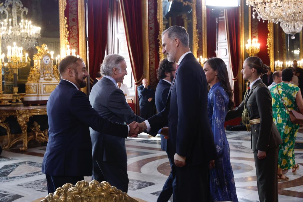 Recepción de la Casa Real del 12 de octubre. Saludando a los Reyes de España
